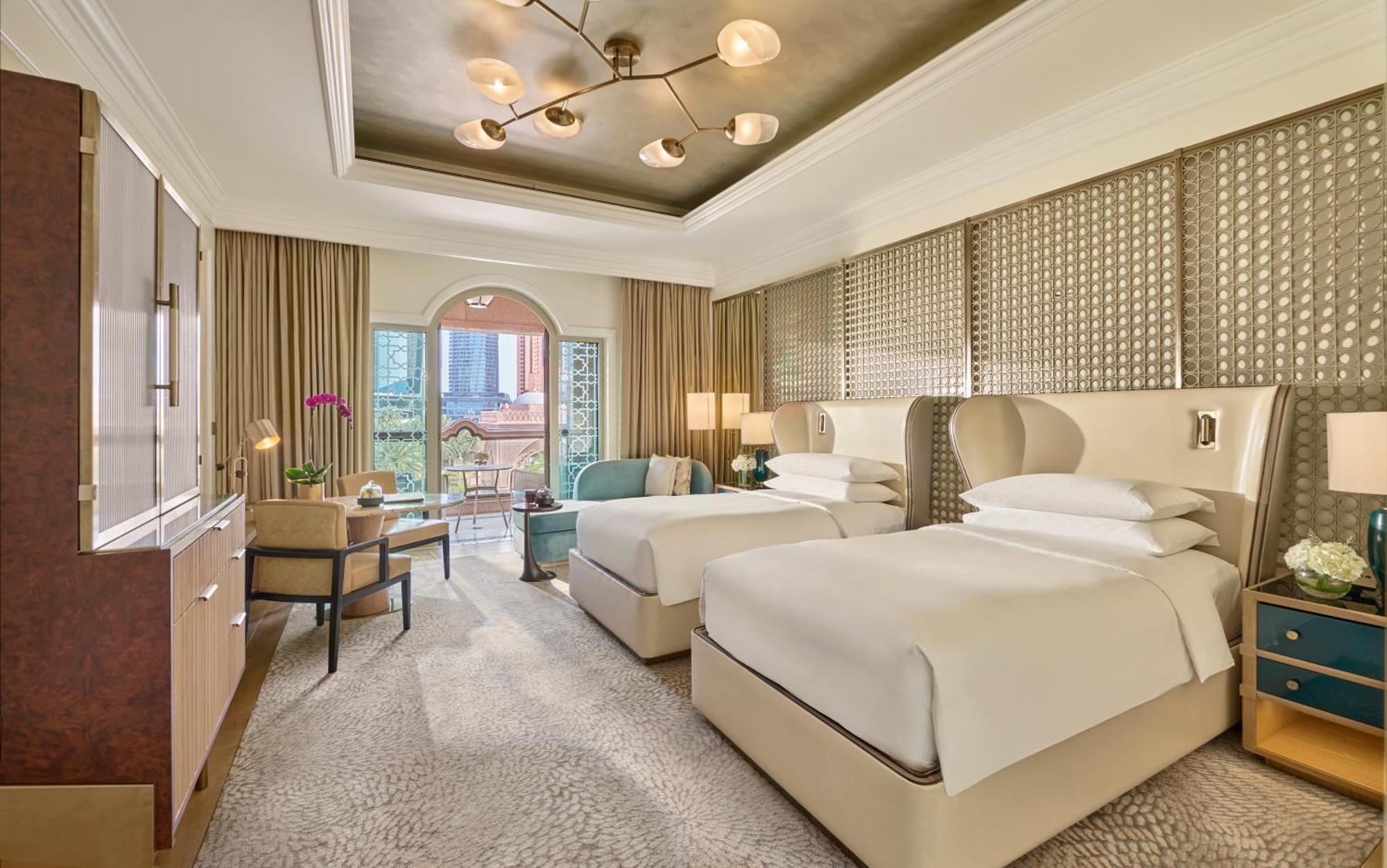 Deluxe City View Twin Room Balcony